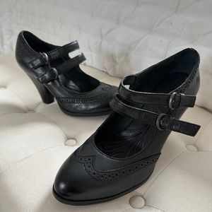 BORN Women's Mary Janes Leather size 8.5 Great condition